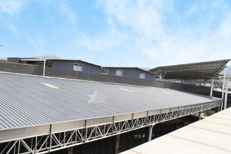 钢结构+深圳合成树脂瓦屋面建筑体系在中国得到广泛应用